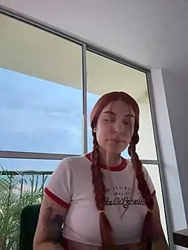 Snapshot of alesziarose_ chatting on 02.05.26 alesziarose online show from 02.05.26