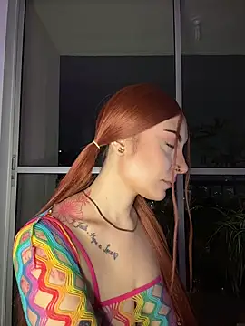 Snapshot of alesziarose_ chatting on 03.26.26 alesziarose online show from 03.26.26