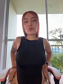 Snapshot of alesziarose_ chatting on 04.12.26 alesziarose online show from 04.12.26