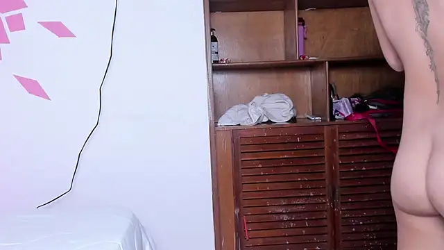 Snapshot of miiaa_m1 chatting on 04.12.26 miiaa m1 online show from 04.12.26