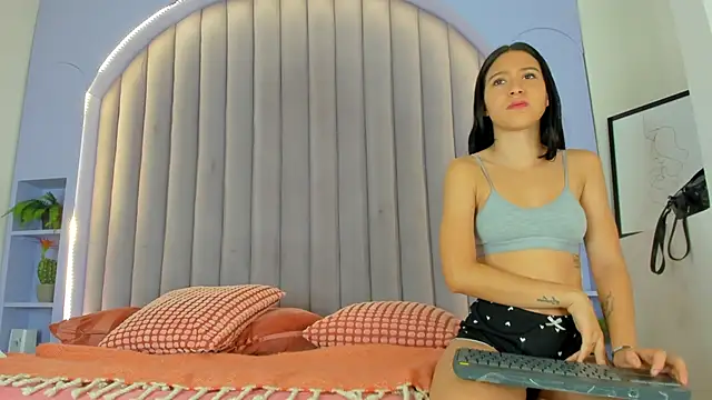 AmberStonne   online show from 02.04.26