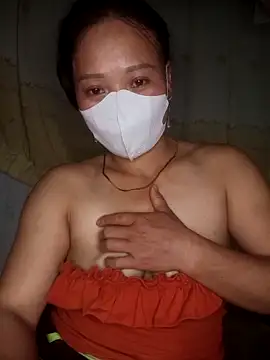 Snapshot of Piu_18 chatting on 04.05.26 Piu 18 online show from 04.05.26