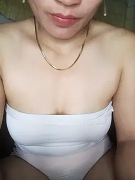 Snapshot of Piu_18 chatting on 04.10.26 Piu 18 online show from 04.10.26