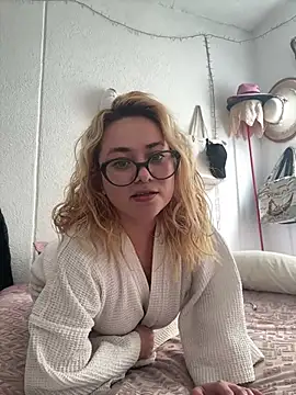 Snapshot of Lililuxx chatting on 02.28.26 Lililuxx online show from 02.28.26