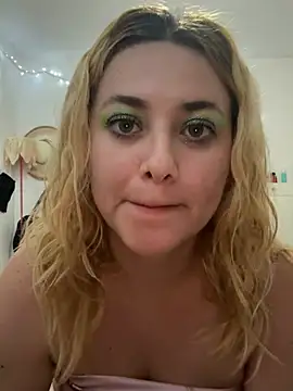 Snapshot of Lililuxx chatting on 03.04.26 Lililuxx online show from 03.04.26