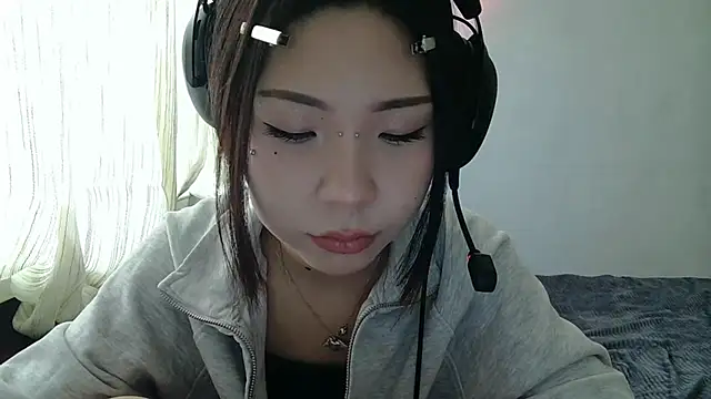 AprilOnilll online show from 01.12.26