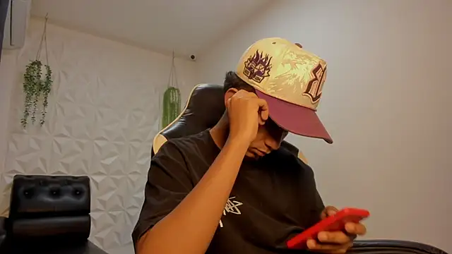 Snapshot of Alluringangel23 chatting on 01.07.26 Alluringangel23 online show from 01.07.26