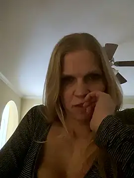 TinyDancer1027 online show from 01.11.26