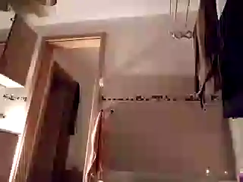 Snapshot of Erz84 chatting on 02.14.25 Erz84 online show from 02.14.25