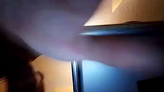 Snapshot of Erz84 chatting on 10.09.25 Erz84 online show from 10.09.25