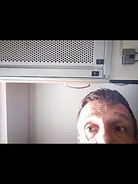 Snapshot of Erz84 chatting on 12.05.25 Erz84 online show from 12.05.25