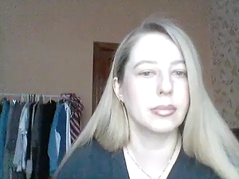 Snapshot of Miralisse chatting on 02.21.26 Miralisse online show from 02.21.26