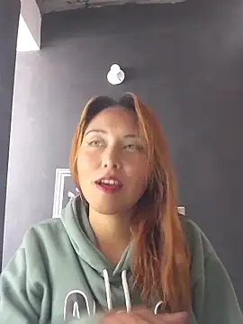 Velvet Moon33 online show from 04.12.26