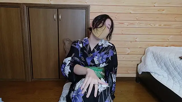 minami room online show from 06.06.26