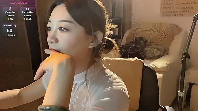 Snapshot of Xiaojuzi- chatting on 04.26.26 Xiaojuzi- online show from 04.26.26