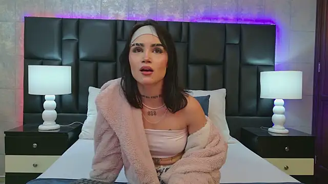 LunaBloomm online show from 01.07.26