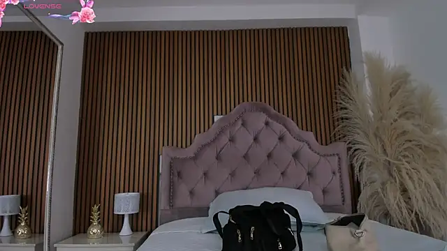 Violett hott  online show from 04.14.26