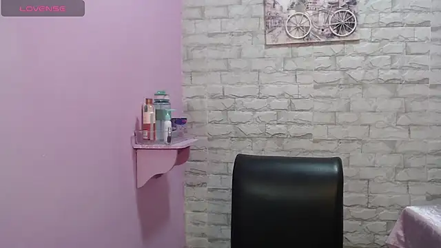 Snapshot of Little18Doll chatting on 03.16.26 Little18Doll online show from 03.16.26