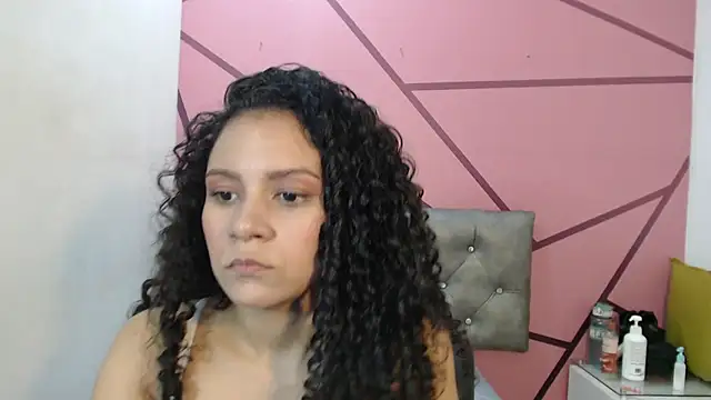 Snapshot of Little18Doll chatting on 04.12.26 Little18Doll online show from 04.12.26