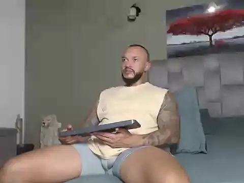 Snapshot of LeonGolds chatting on 02.18.26 LeonGolds online show from 02.18.26