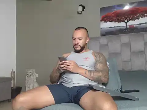 Snapshot of LeonGolds chatting on 02.21.26 LeonGolds online show from 02.21.26