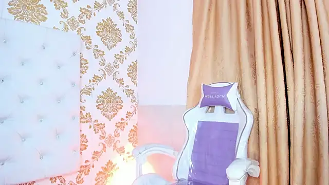 Snapshot of pinky__bunny chatting on 05.18.26 pinky bunny online show from 05.18.26