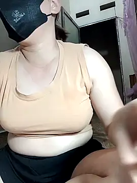 Snapshot of Lyna_sexy24 chatting on 04.11.26 Lyna sexy24 online show from 04.11.26