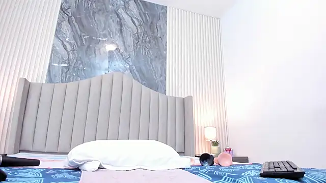 Elaine Stark online show from 01.11.26