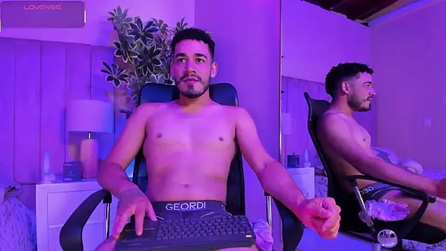 Snapshot of aries_unbound chatting on 01.12.26 aries unbound online show from 01.12.26