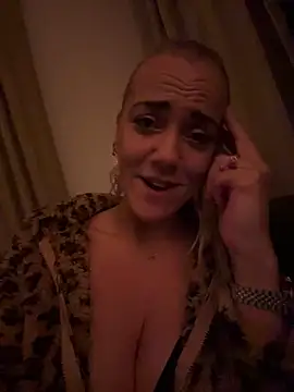 Snapshot of missconly chatting on 02.14.26 missconly online show from 02.14.26