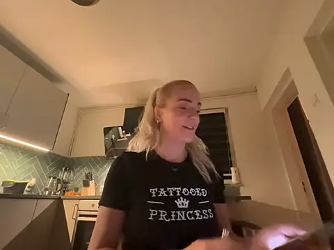 Snapshot of missconly chatting on 03.04.26 missconly online show from 03.04.26