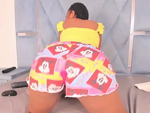 Snapshot of sweetdesireasm chatting on 01.11.26 sweetdesireasm online show from 01.11.26