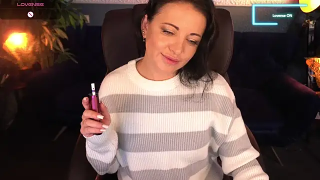 Snapshot of Dafni_Monn chatting on 10.19.25 Dafni Monn online show from 10.19.25