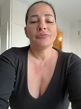 Snapshot of Maya-www chatting on 03.01.26 Maya-www online show from 03.01.26