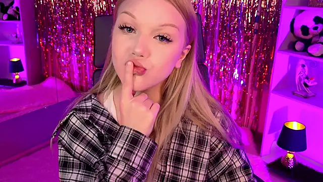 ChloeWhite online show from 03.27.26