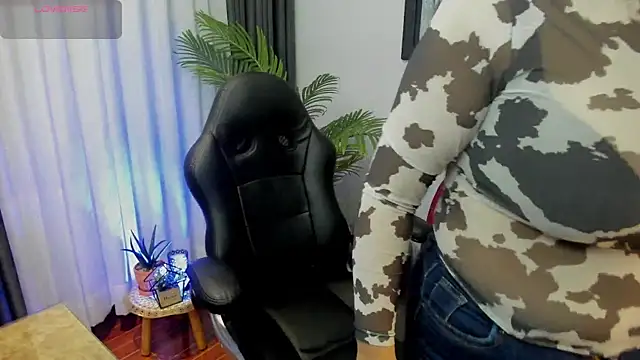 VictoriaPaker online show from 04.17.26