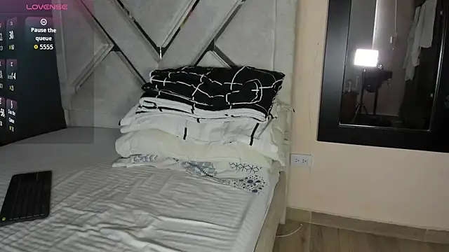 Snapshot of antonio_aguilarx chatting on 04.04.26 antonio aguilarx online show from 04.04.26