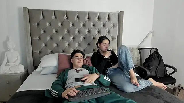 Snapshot of RedNDizzy chatting on 02.19.26 RedNDizzy online show from 02.19.26