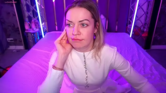 Snapshot of AnnaRayy chatting on 02.05.26 AnnaRayy online show from 02.05.26