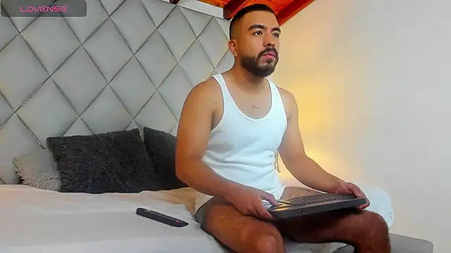 AaronVegaa online show from 01.15.26