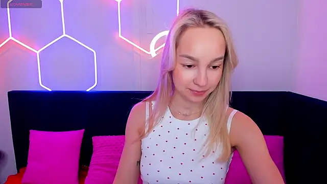 Snapshot of DaisyMellifluous chatting on 01.12.26 DaisyMellifluous online show from 01.12.26