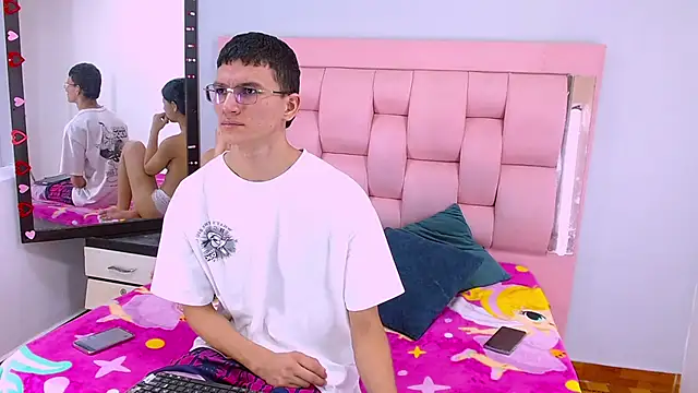 Snapshot of Sophi_and_Jack chatting on 02.18.26 Sophi and Jack online show from 02.18.26