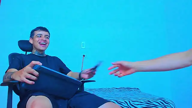 Thomas-Wil online show from 04.26.26