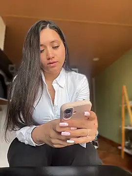 Veronica Wins  online show from 05.11.26