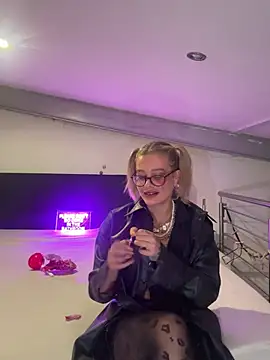 Snapshot of Zungenlolly_quinn chatting on 01.09.26 Zungenlolly quinn online show from 01.09.26