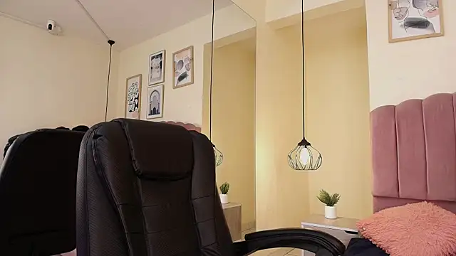 Hanabie  online show from 04.14.26