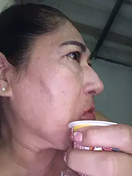 Snapshot of PatriciaGrajales chatting on 04.12.26 PatriciaGrajales online show from 04.12.26