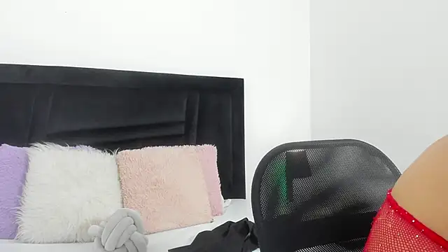 Snapshot of Naugthy_Sara chatting on 02.12.26 Naugthy Sara online show from 02.12.26