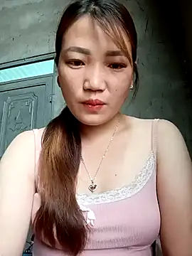 Snapshot of Nunaa2x chatting on 04.29.26 Nunaa2x online show from 04.29.26