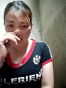 Snapshot of Nunaa2x chatting on 05.04.26 Nunaa2x online show from 05.04.26